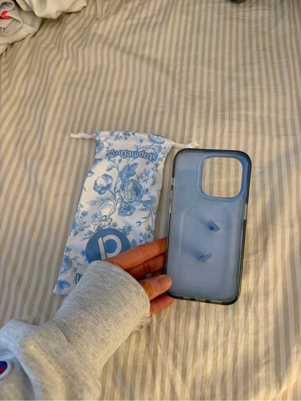 iPhone 15 pro Loopy Case Blue and White Floral Phone Case with Loop Grip